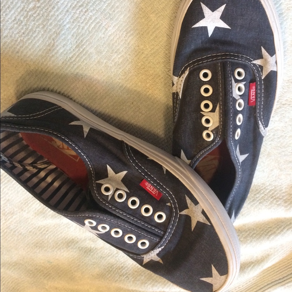 Vans Navy Blue w/White Stars ⭐️Size 8⭐️